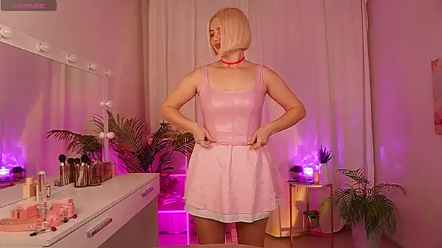 Snapshot of Amelia_Wells chatting on 10.13.25 Amelia Wells online show from 10.13.25