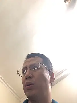 Snapshot of MaiHoang2k chatting on 10.04.25 MaiHoang2k online show from 10.04.25