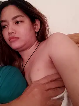 Snapshot of MaiHoang2k chatting on 11.21.25 MaiHoang2k online show from 11.21.25