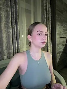 MissOyee online show from 02.08.26