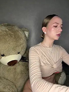 MissOyee online show from 03.06.26