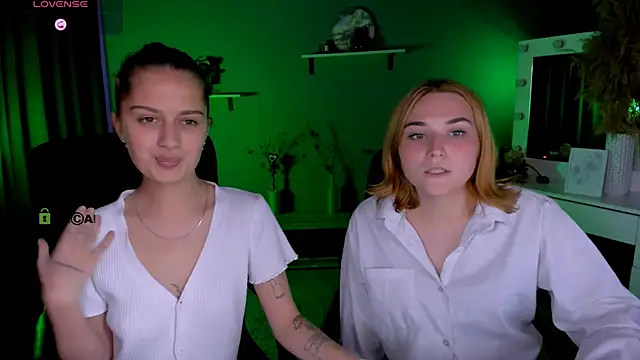 Snapshot of casey_meow_ chatting on 09.22.25 casey meow online show from 09.22.25