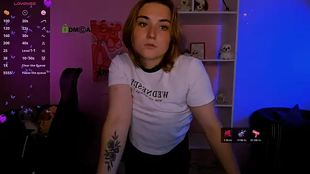 Snapshot of casey_meow_ chatting on 09.24.25 casey meow online show from 09.24.25