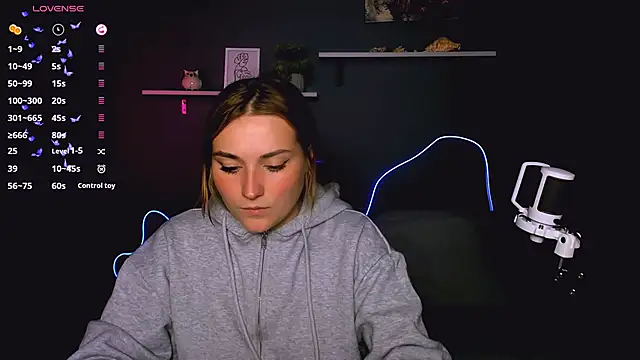 Snapshot of casey_meow_ chatting on 10.16.25 casey meow online show from 10.16.25