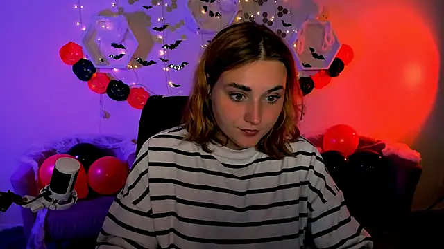 Snapshot of casey_meow_ chatting on 10.27.25 casey meow online show from 10.27.25