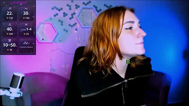 Snapshot of casey_meow_ chatting on 11.10.25 casey meow online show from 11.10.25