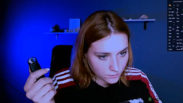 Snapshot of casey_meow_ chatting on 12.04.25 casey meow online show from 12.04.25