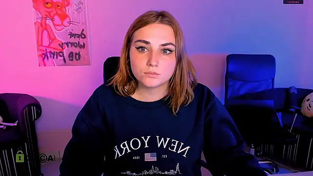 Snapshot of casey_meow_ chatting on 12.05.25 casey meow online show from 12.05.25