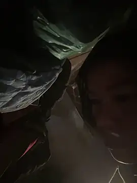 Snapshot of Qinjid002 chatting on 11.23.25 Qinjid002 online show from 11.23.25