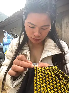 Snapshot of Qinjid002 chatting on 12.03.25 Qinjid002 online show from 12.03.25