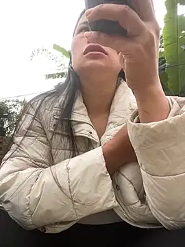 Snapshot of Qinjid002 chatting on 12.04.25 Qinjid002 online show from 12.04.25