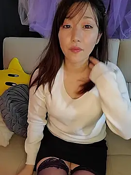 M Kaede online show from 11.28.25