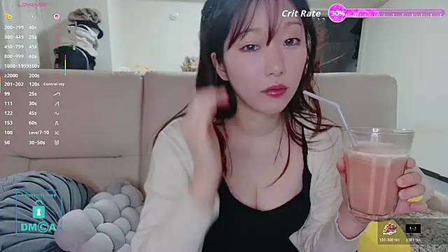 M Kaede online show from 12.18.25