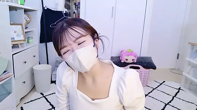 Snapshot of SatoYuri_jp chatting on 10.04.25 SatoYuri jp online show from 10.04.25