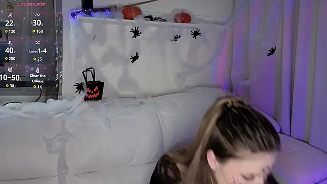  Lua   online show from 10.28.25