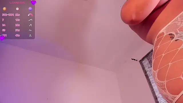 Snapshot of mely_rosse_ chatting on 10.31.25 mely rosse online show from 10.31.25