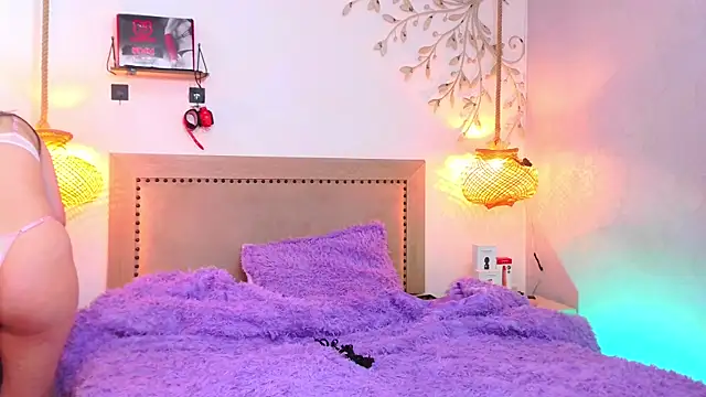 Snapshot of Daphnee-x chatting on 09.17.25 Daphnee-x online show from 09.17.25