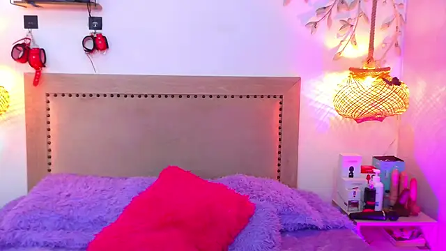 Snapshot of Daphnee-x chatting on 09.19.25 Daphnee-x online show from 09.19.25