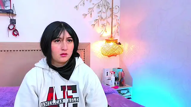 Snapshot of Daphnee-x chatting on 09.27.25 Daphnee-x online show from 09.27.25