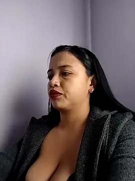 Snapshot of MILA__06 chatting on 09.29.25 MILA 06 online show from 09.29.25