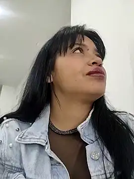 Snapshot of MILA__06 chatting on 12.05.25 MILA 06 online show from 12.05.25