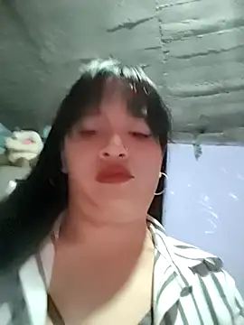 Snapshot of MILA__06 chatting on 12.14.25 MILA 06 online show from 12.14.25