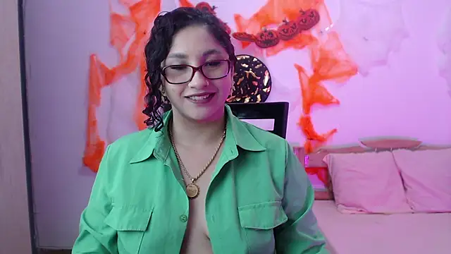 Snapshot of Gia_Dior chatting on 10.13.25 Gia Dior online show from 10.13.25