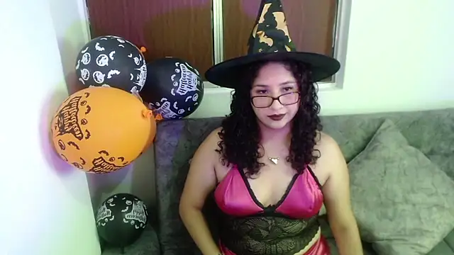 Snapshot of Gia_Dior chatting on 10.20.25 Gia Dior online show from 10.20.25