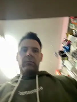 Snapshot of Ezeveron chatting on 10.07.25 Ezeveron online show from 10.07.25