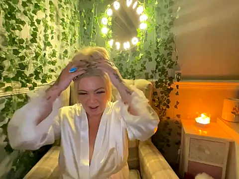 BonnyDesire online show from 10.28.25