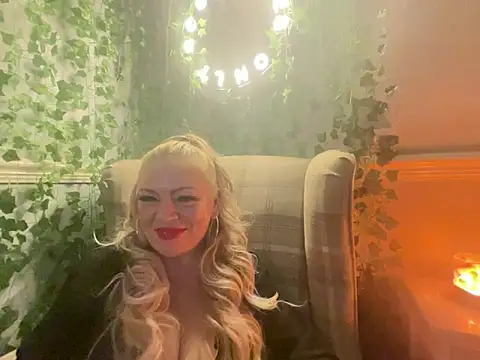 BonnyDesire online show from 11.25.25