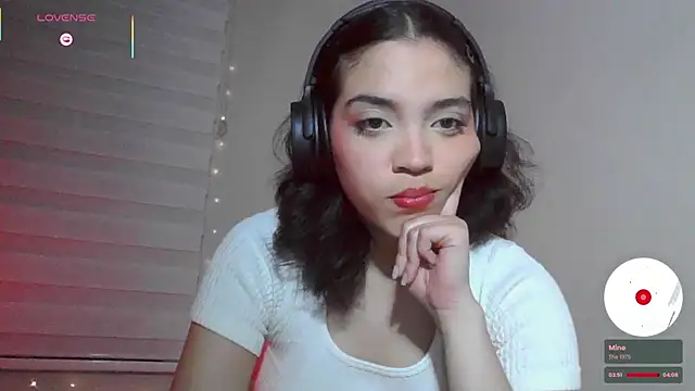 Snapshot of _curiouskitten_ chatting on 11.30.25 curiouskitten online show from 11.30.25