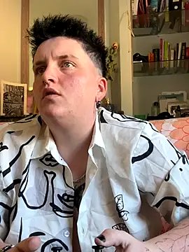 Snapshot of captaine_pioupiou chatting on 09.17.25 captaine pioupiou online show from 09.17.25