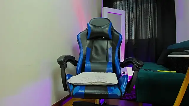 Snapshot of Charliejones_ chatting on 09.25.25 Charliejones online show from 09.25.25