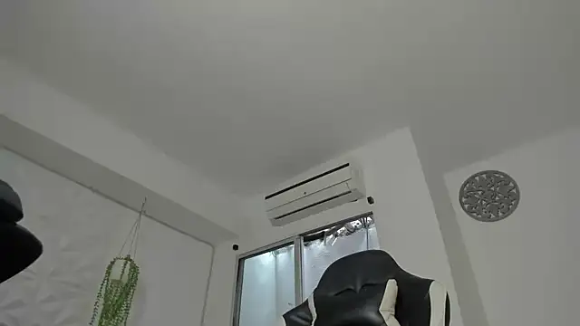 Dakota x18 online show from 10.06.25