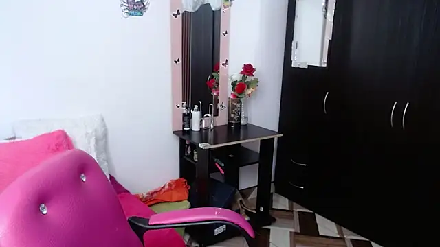 Snapshot of camilavargas_ chatting on 10.02.25 camilavargas  online show from 10.02.25
