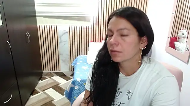 camilavargas  online show from 06.06.26