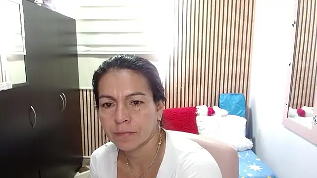 camilavargas  online show from 06.12.26