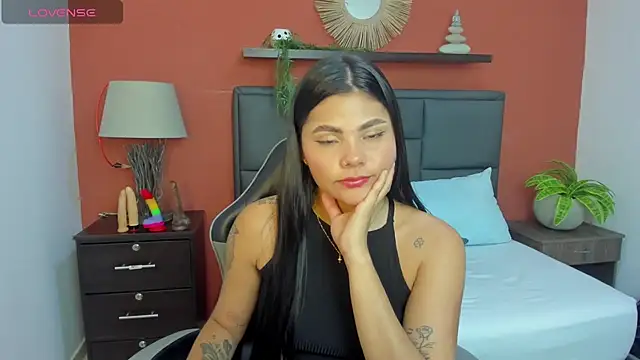 molly lovee  online show from 11.24.25