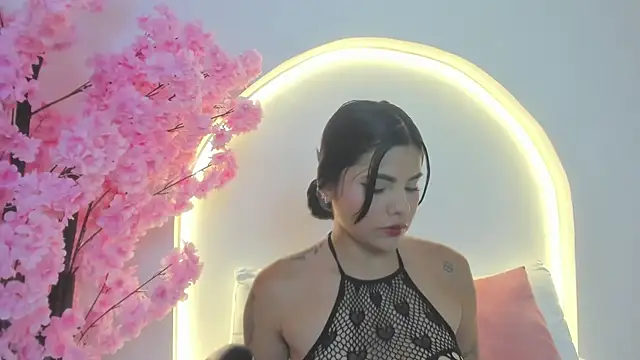 molly lovee  online show from 06.30.26