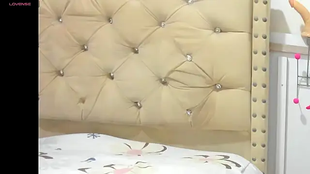 Snapshot of ELEKTRA_FOX1 chatting on 10.10.25 ELEKTRA FOX1 online show from 10.10.25