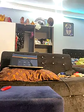 Snapshot of Daavikolovivi chatting on 11.24.25 Daavikolovivi online show from 11.24.25