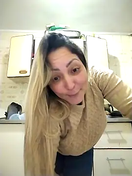 Snapshot of Lunita86 chatting on 10.12.25 Lunita86 online show from 10.12.25