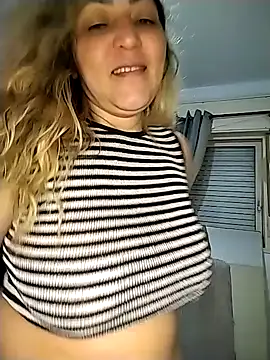 Snapshot of Lunita86 chatting on 11.02.25 Lunita86 online show from 11.02.25