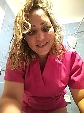 Snapshot of Lunita86 chatting on 11.19.25 Lunita86 online show from 11.19.25