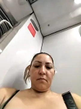 Snapshot of Lunita86 chatting on 11.29.25 Lunita86 online show from 11.29.25