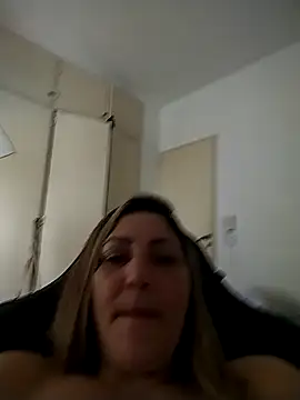 Snapshot of Lunita86 chatting on 12.15.25 Lunita86 online show from 12.15.25