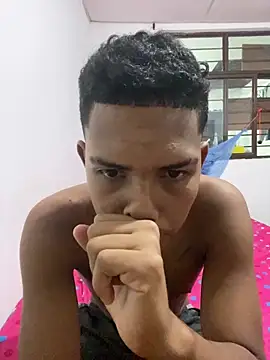 Snapshot of Skinny3-0 chatting on 10.02.25 Skinny3-0 online show from 10.02.25