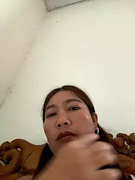 Snapshot of Milky-milk chatting on 10.15.25 Milky-milk online show from 10.15.25