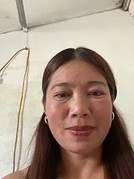 Snapshot of Milky-milk chatting on 10.28.25 Milky-milk online show from 10.28.25